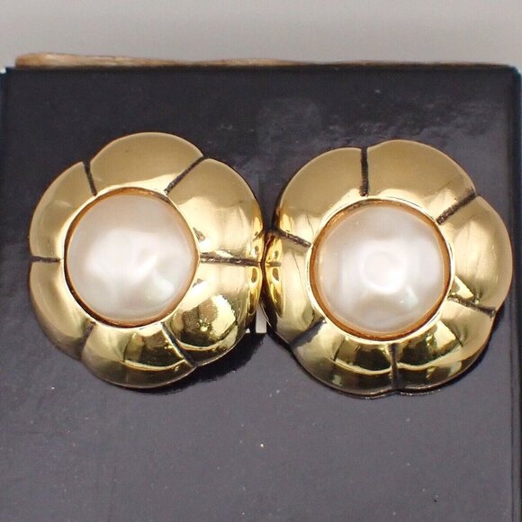 CHANEL Logo Flower Round Button Earrings Clip-On Imitation Pearl Gold - Picture 1 of 1